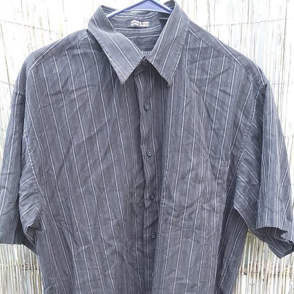 Van Heusen Black Pinstripe Short Sleeve Men's Button Down Shirt - M - 15/15.5 - Picture 2 of 12